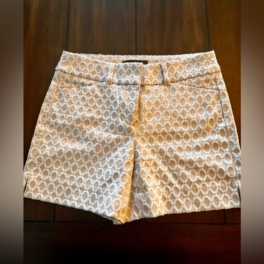 White House Black Market summer shorts in Size 00